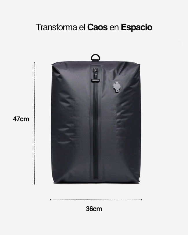 Gráfico de dimensiones de bolsa NVMA (47x36 cm), detallando el tamaño del modelo 29L para organizar grandes volúmenes de ropa en maletas facturadas.