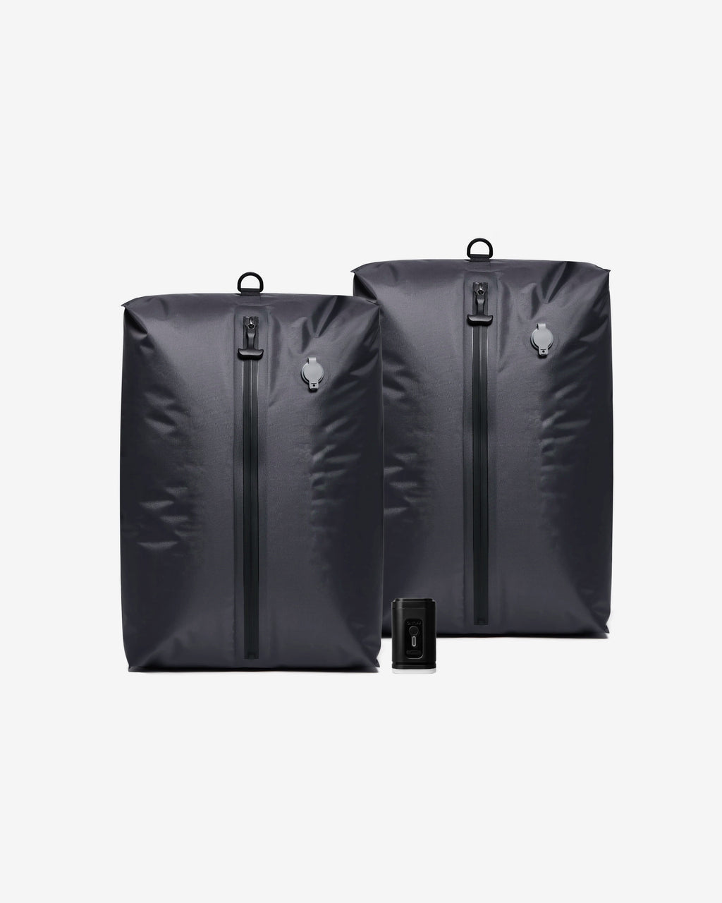 Pack Pro Viajero de NVMA con dos bolsas de compresión, color negro obsidian, de 17L y bomba V-FLOW, kit de vacío portátil para optimizar espacio en mochilas y maletas de cabina.